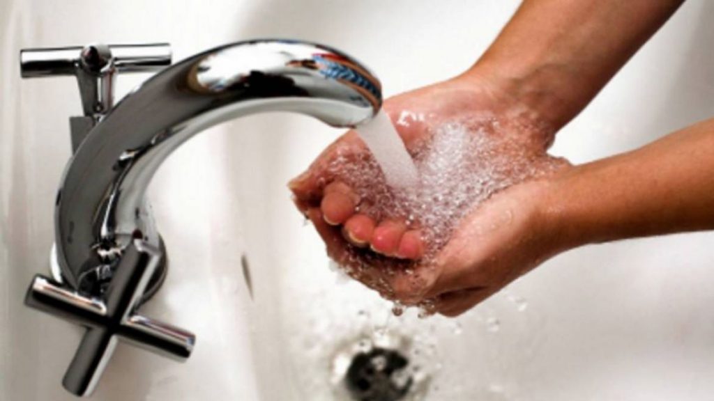 Mii de locuitori rămân joi fără apă la robinete