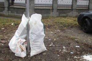 Poliţia Locală continuă să dea amenzi de mii de lei celor care aruncă deşeuri pe străzi