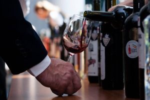 Sute de feluri de vin, unele în premieră națională, vor fi expuse și degustate la a XIV-a ediție VINVEST