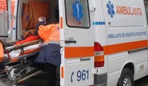 Accident în Arad. Doi muncitori au ajuns la spital cu răni grave după ce au fost electrocutați în timpul unor lucrări la o fabrică de vagoane