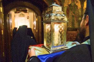 Lumina Sfântă din Ierusalim, adusă în România cu un avion special