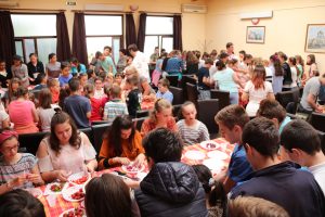 150 de copii arădeni şi-au dat întâlnire cu chef Cezar Munteanu, în cadrul proiectului “Vita Week”