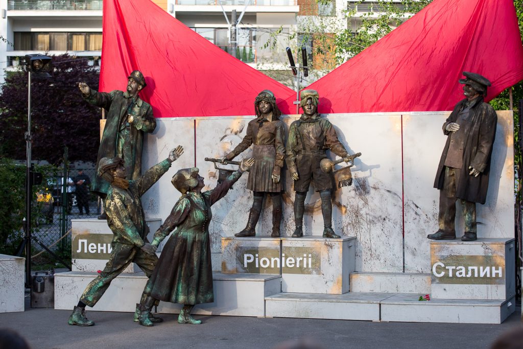 Arca lui Lenin, în Piața Victoriei. La Timișoara începe un adevărat regal de teatru