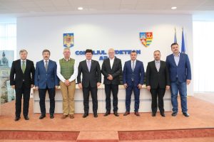 Opt președinți de Consilii Județene, din România și Ungaria, la Arad