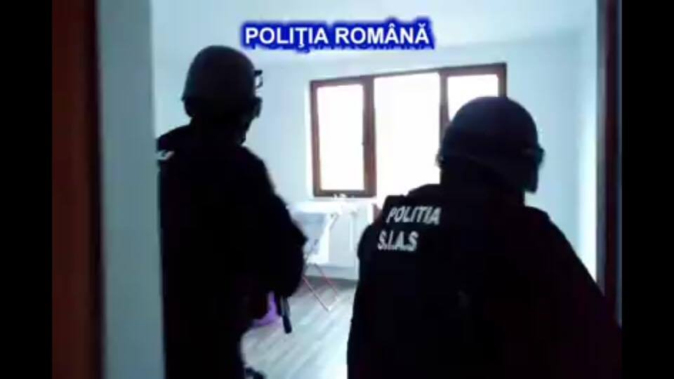 Percheziţii pentru destructurarea unei grupări de trafic de droguri în Timiș și Caraș-Severin
