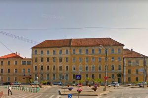 Trei școli din Timișoara au trecut activitatea online în totalitate