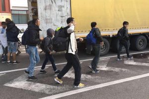 Grupare specializată în traficul de migranţi, pusă pe butuci de poliţiştii de frontieră timişeni