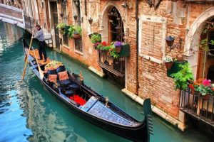 Agenția Ultramarin vă propune o călătorie prin lumea artelor la Veneția