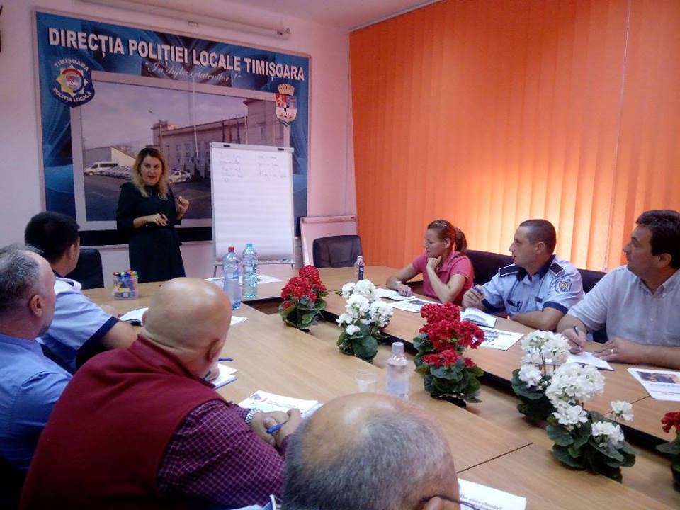 Polițiștii locali, puşi să înveţe engleza pentru a se putea înţelege cu turiștii care vin în Timișoara