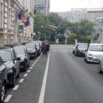 Şoferii care opresc sau staționează pe pistele de biciclete din centrul orașului, amendaţi de Poliţia Locală