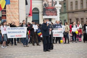 O mână de oameni a răspuns protestului de la Timișoara împotriva vaccinării obligatorii a copiilor