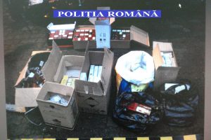 Percheziții la contrabandişti de ţigări din Timiş. Poliţiştii au confiscat zeci de mii de ţigarete