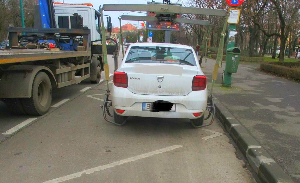Parchezi ”după ureche”? Poliția Locală și SDM ridică mașinile parcate neregulamentar în Timișoara