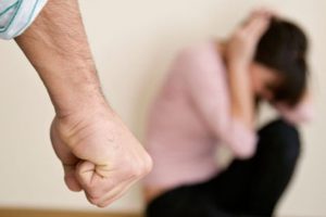 Un tată din Arad şi-a violat fiica în vârstă de 14 ani