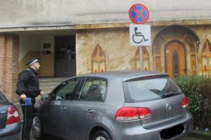 Ocupi cu nesimțire locul de parcare destinat persoanelor cu dizabilități? La Timișoara plătești scump!