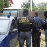 Albanez prins în flagrant când încerca să ofere 200 de euro mită