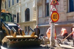 Azi, lucrări de asfaltare pe mai multe străzi din oraș