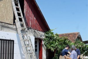 Casa Morariu din Soșdea, izolată de voluntarii asociației Acasă în Banat