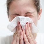 Gripă, viroză, alergie sau COVID-19? Rinita poate duce la pierderea mirosului