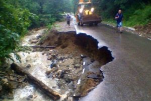 CJ Hunedoara a alocat fonduri pentru repararea drumului spre Sarmizegetusa Regia