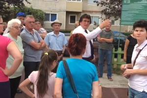 Primarul Nicolae Robu se întâlnește cu locuitorii din Piaţa Traian