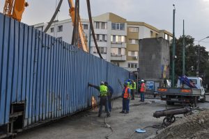 Muncitorii au început demolarea estacadei din zona Girocului