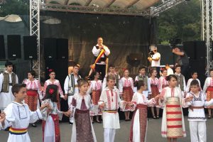 Locuitorii orașului Buziaș au îmbrăcat straie de sărbătoare