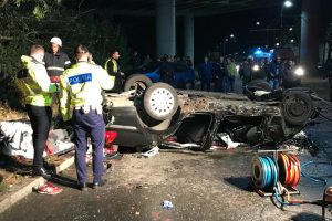 Doi morți și doi răniți în urma unui accident la Arad. Mașina a plonjat de la nouă metri înălțime