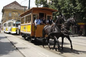 Tramvaiul tras de cai iese pe traseu de Ziua Naţională