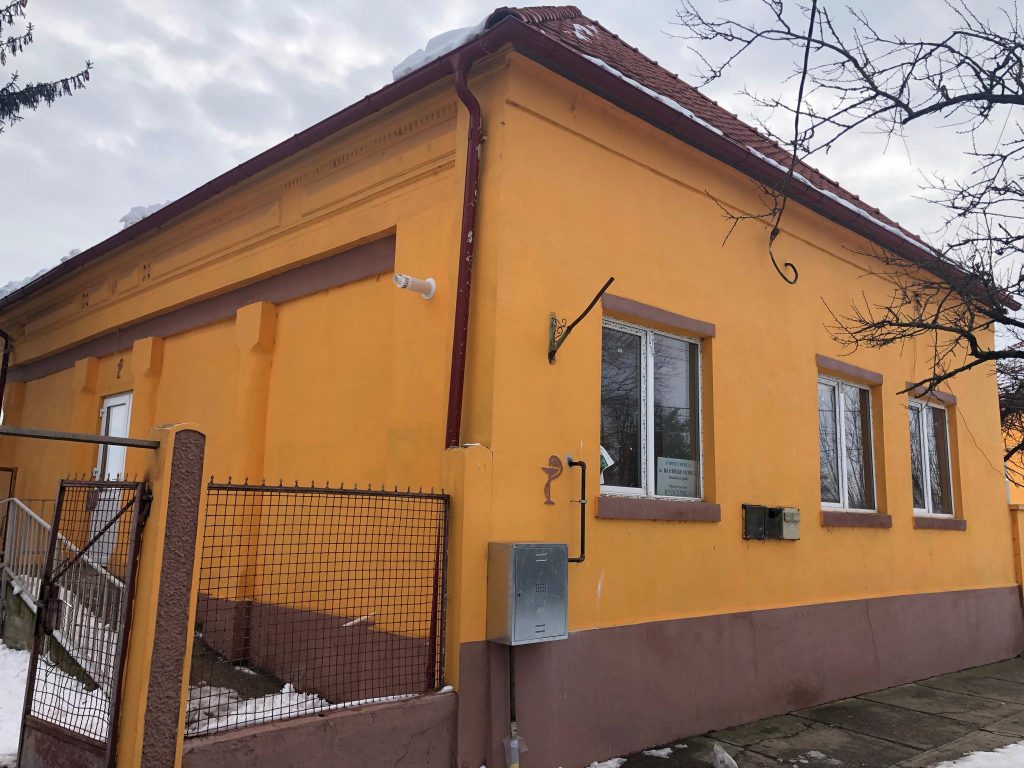 Primăria modernizează dispensarul din comuna Șandra