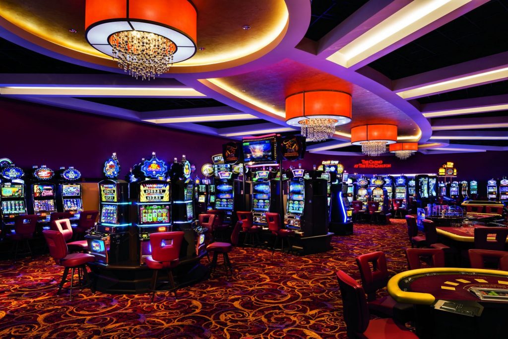 VIDEO/Angajata unui casino băgată în spital de un hoț
