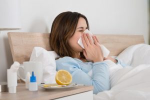 Diferențele dintre răceală, gripă și infecția cu SARS-CoV-2