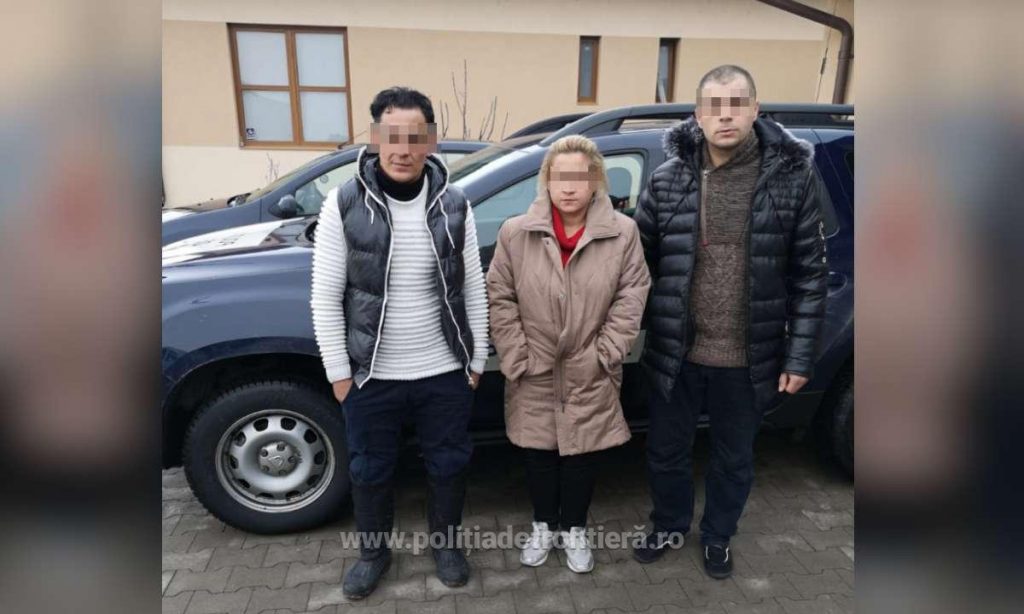 Patru cetăţeni din Kosovo și călăuza lor, prinşi aproape de Moraviţa