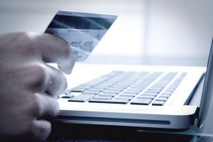 Noi reguli la plățile instant pentru posesorii de Visa și Mastercard