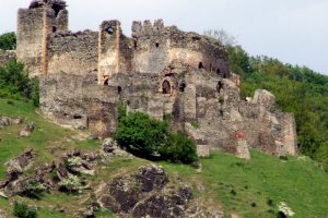 Un turist a căzut de pe zidurile Cetăţii Şoimoș