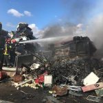 Foto. Incendiu la un depozit de deșeuri industriale reciclabile din Calea Şagului