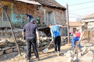 Foto. Asociaţia „Acasă în Banat” şi voluntari au renovat casa turcească din Rudăria