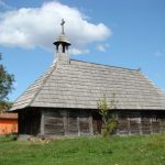 Ambulanța pentru Monumente vrea să renoveze biserica din lemn din Dragomirești. Se caută voluntari