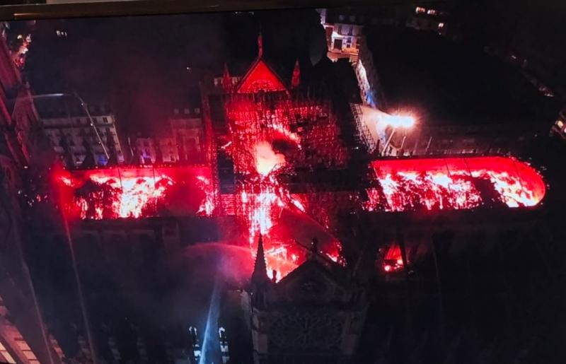 Incendiu la Notre-Dame: Încă nu se ştie cum va rezista structura edificiului