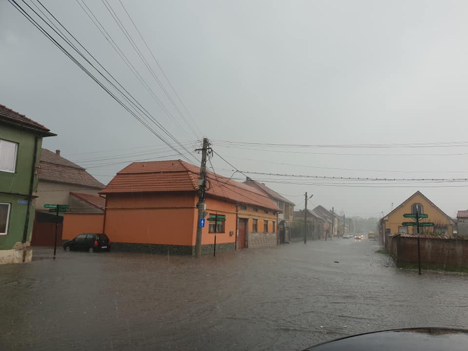 Municipiul Caransebeș inundat de la ploaie
