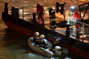 Un vapor plin cu turişti s-a scufundat în Dunăre, la Budapesta. Şapte morţi, 19 dispăruţi