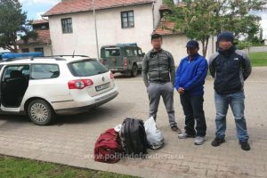 Trei bărbaţi din Nepal, depistați în timp ce încercau să treacă fraudulos frontiera