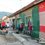 200 de voluntari au colorat 30 de case în doar 3 zile la Eftimie Murgu