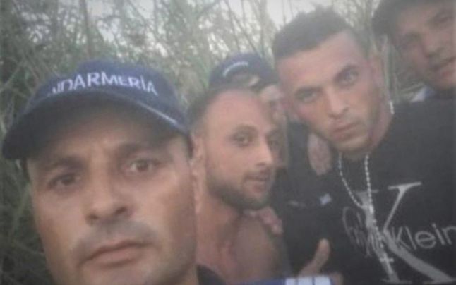 Jandarmi din Caracal, anchetați după un selfie cu infractorii evadaţi la Buziaş