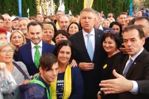 Iohannis le cere românilor să stea în case: „Nu vă îmbrățișați cu prietenii, nu dați mâna, evitați orice contact direct!”