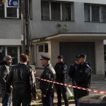 9 poliţişti, primii intraţi în blocul de pe Mioriţei, au ajuns la spital