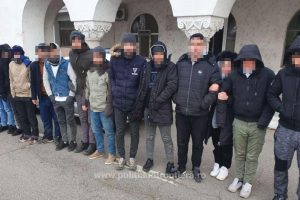 19 migranţi, depistaţi la Borș și Curtici când încercau să treacă ilegal frontiera în Ungaria