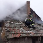 Incendiu la o casă din Foieni. Pompierii s-au luptat aproape 4 ore cu flăcările