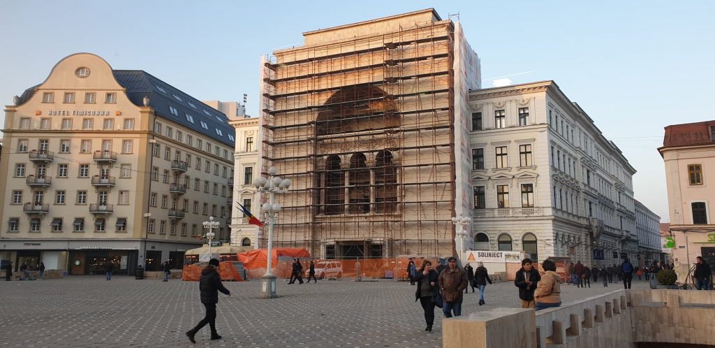 Primăria Timișoara a obținut avizul de la Ministerul Culturii pentru înlocuirea travertinului de pe fațada Operei