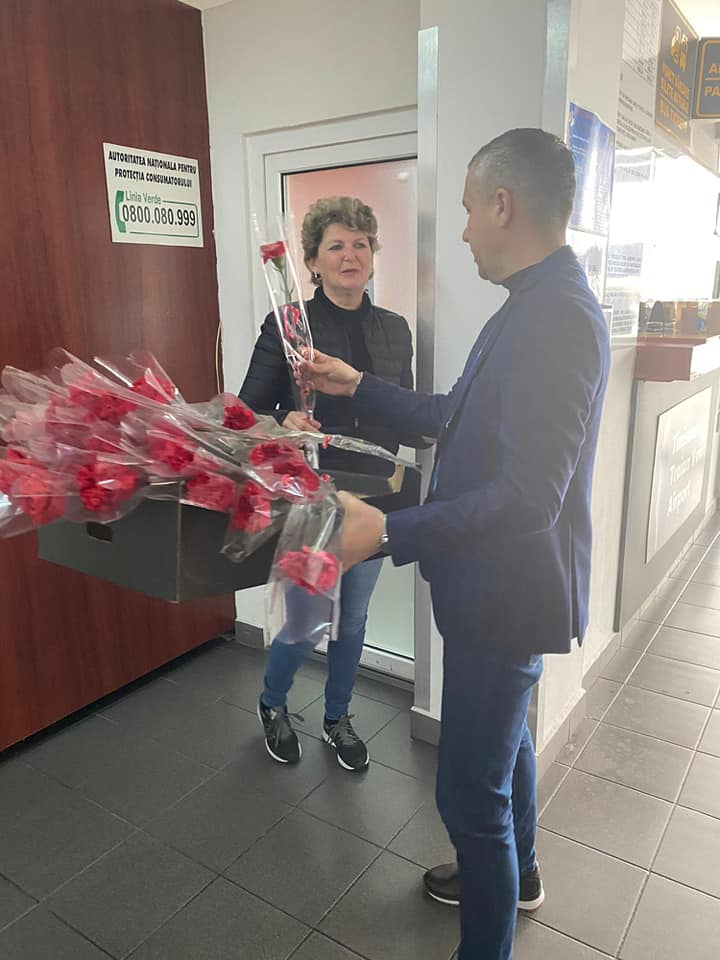 De 8 Martie, flori pentru pasagerele Aeroportului Internațional Timișoara